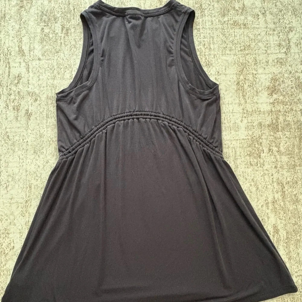 Bundle of 3 Lululemon & 2 Athleta workout tops - Picture 7 of 9